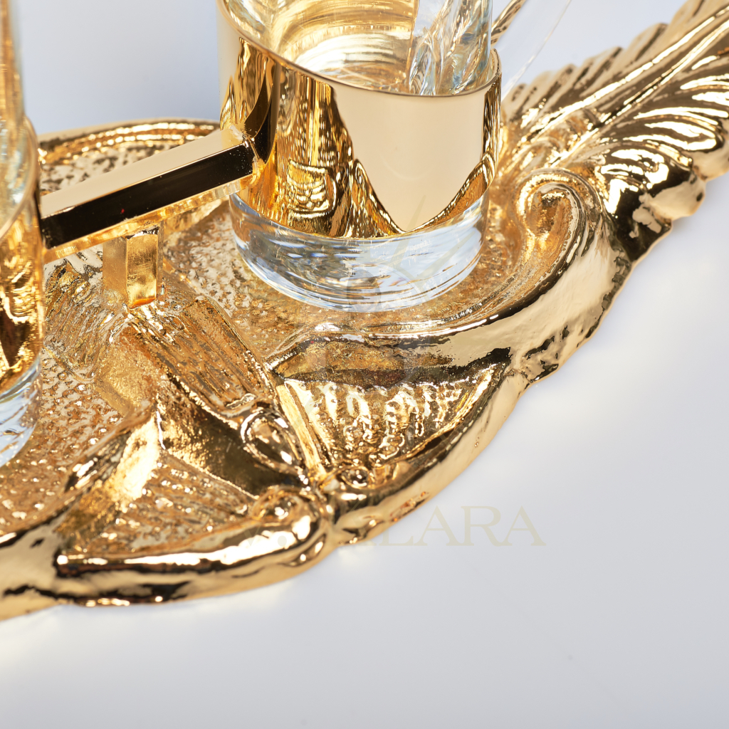 Cruets auf PalmblattTablett in goldener Bronze Sveta Klara